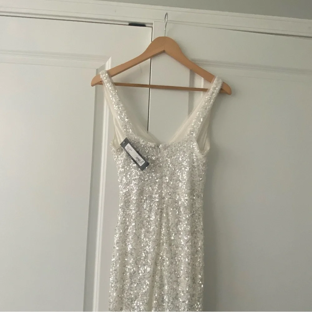 Betsy Adam V-Neck Cutout-Detail Sequinned IvorySilver 4 - Picture 8 of 16